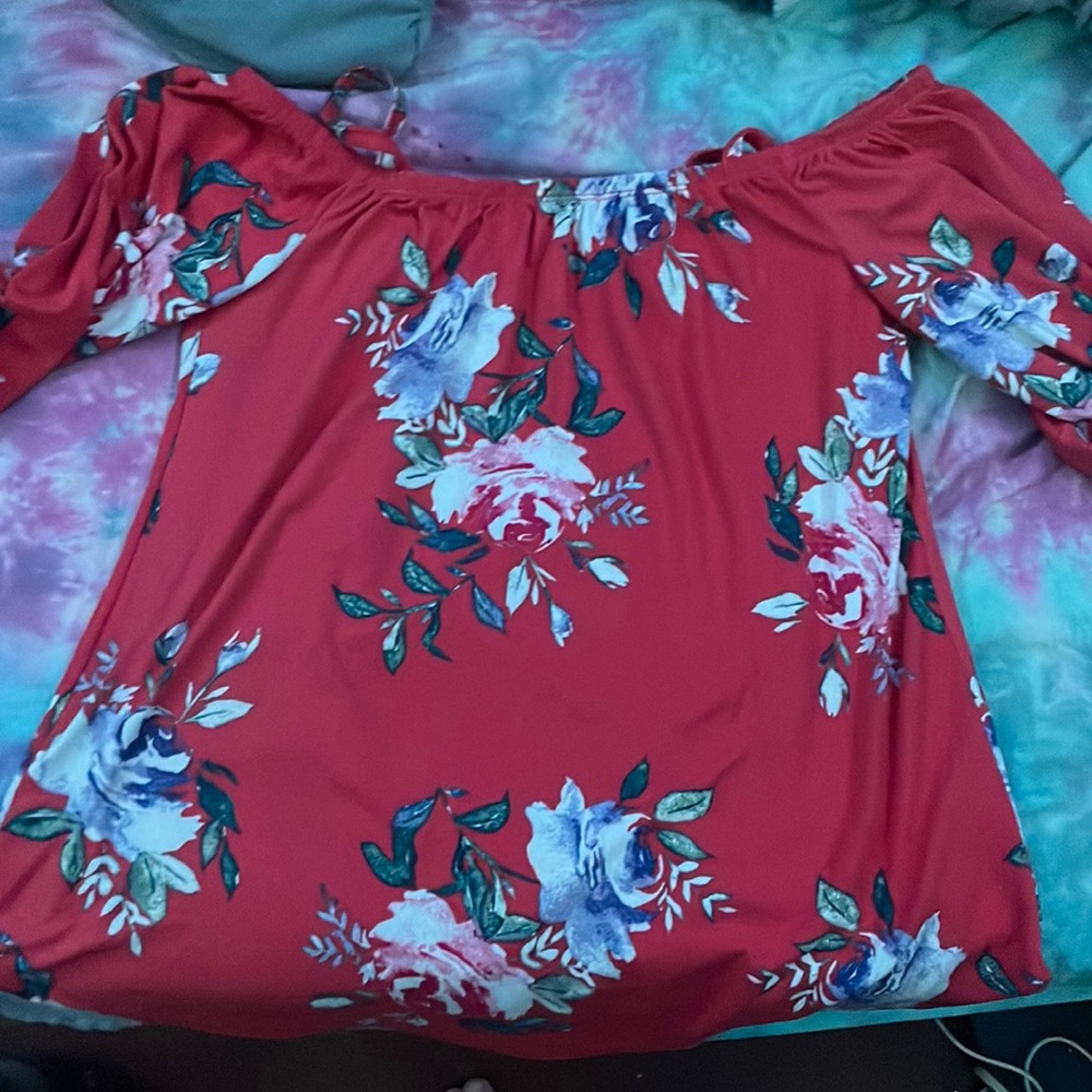 Red flower short sleeve shirt with add on noodle straps, worn 5-6 times, M kids